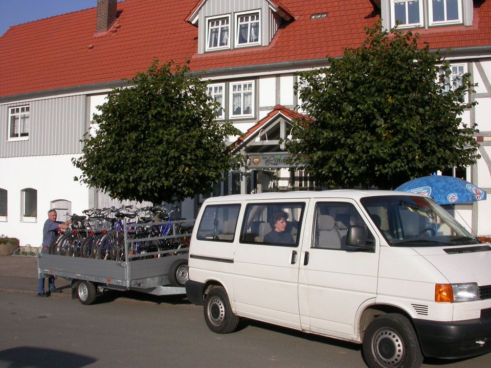 Bus vorm Haus